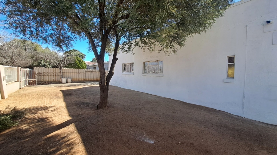 11 Bedroom Property for Sale in Brandwag Free State